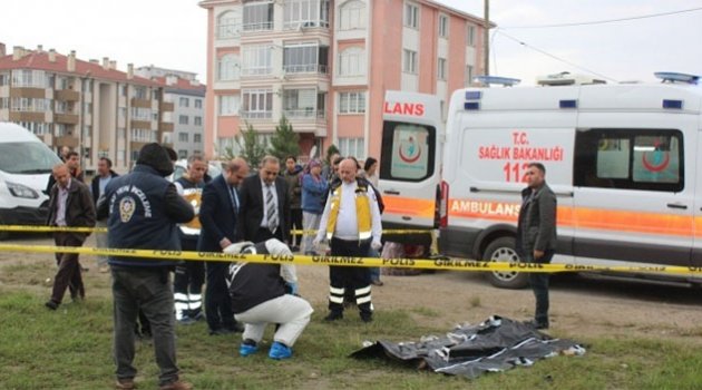 Boşanma aşamasında olduğu eşini sokak ortasında öldürdü