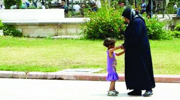 BU ÇOCUKLARA EL AÇTIRMAYIN