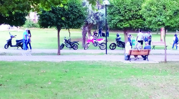 Bu parka motosikletle girmek yasak!