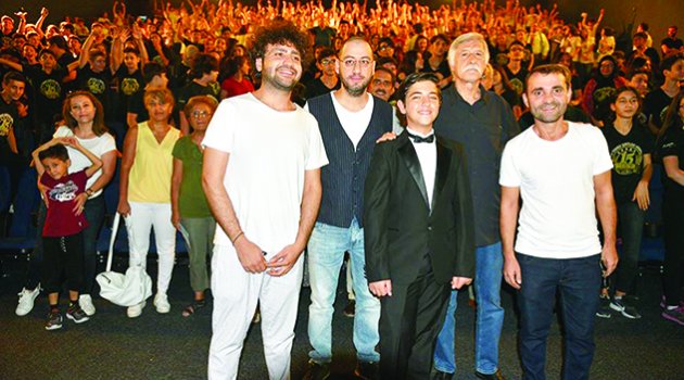 Bücür, Cem Yılmaz’ın izinde