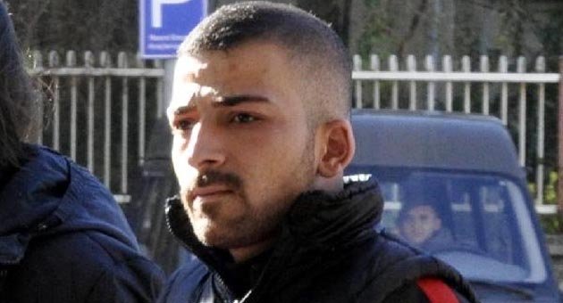 Büfeden bisküvi çalmışlar