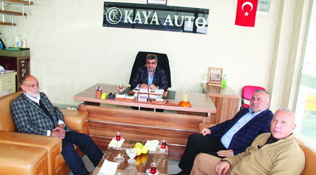 Bulduğu paranın sahibini bekliyor
