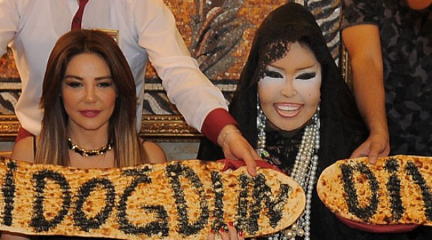 Bülent Ersoy 64'ncü yaşını iftar yemeğinde kutladı