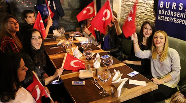 Bursalı "Sultanlar"a şampiyonluk yemeği