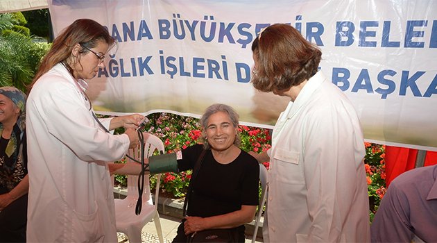 Büyükşehir Adanalının şekerini, tansiyonunu ölçüyor
