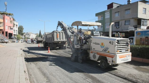 Büyükşehir asfalt çalışmalarını sürdürüyor