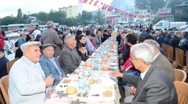 Büyükşehir’den Akçatekir’de iftar yemeği