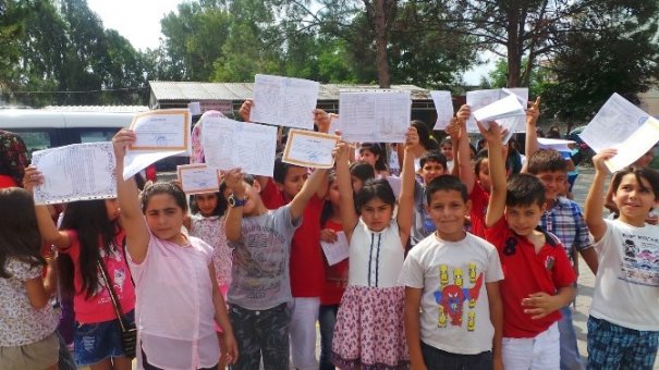 Büyükşehir’den ilçelerde eğitim gören çocuklara karne hediyesi