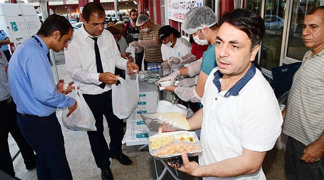 Büyükşehir’den otogarda iftar çadırı