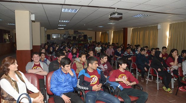 Büyükşehir; Gençleri, Bağımlılık ve Aile İçi Şiddet Konularında Bilgilendirdi