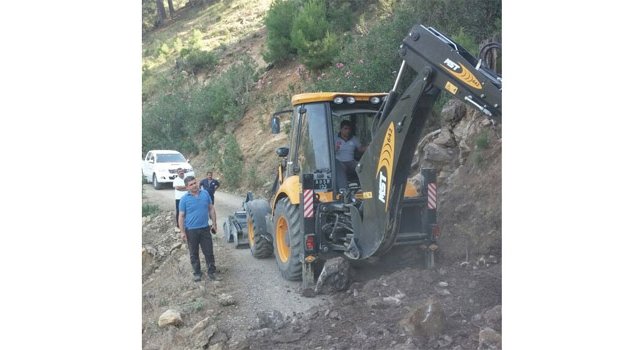 Büyükşehir köşe bucak yol yapıyor