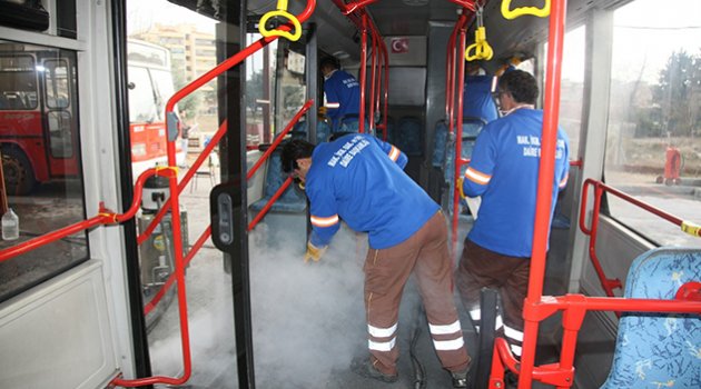 Büyükşehir, otobüsleri dezenfekte ediyor