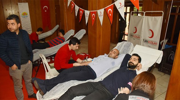Büyükşehir personelinden kan ve kök hücre bağışı