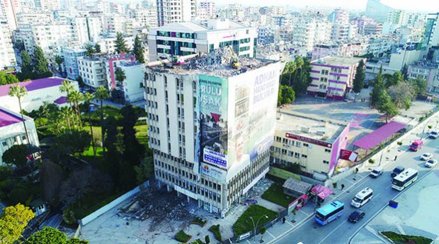 Büyükşehir, THK binasının yıkımına başladı