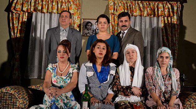 Büyükşehir Tiyatrosu Kozan ve Kadirli’de sahne aldı