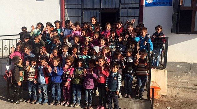 Büyükşehir ve Yeditepe’nin yardım eli Ergani’deki öğrencilere uzandı