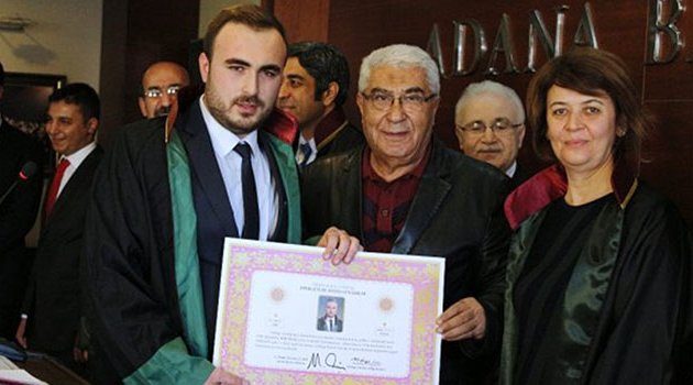 Çağrı İnaç cübbe giydi