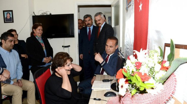 Çağrı merkezinin engelli çalışanı, halka hizmete evinden katılıyor