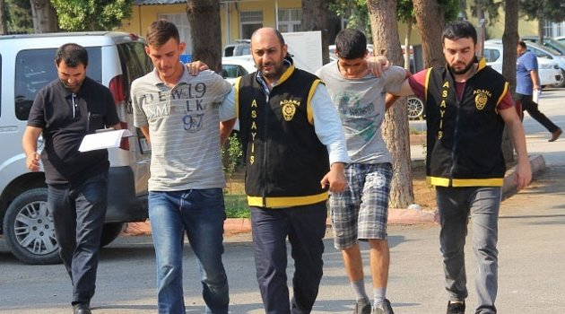 Çaldıkları Cep Telefonunun Sahibine Otostop Yaptı