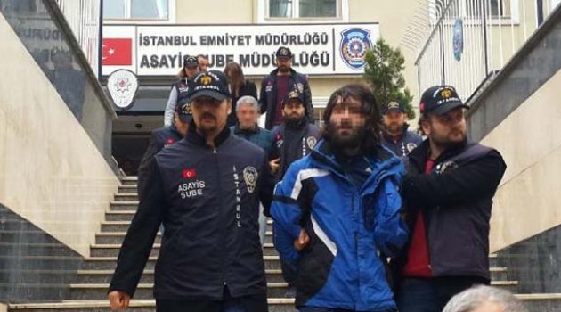 Çaldıkları imitasyon çıkan bilezikleri bozdururken yakalandılar