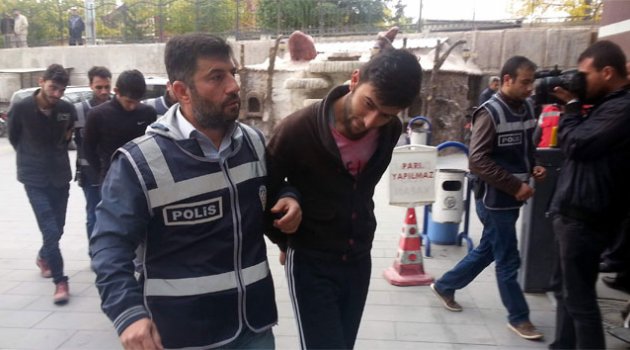 Çaldıkları paralarla daire kiralayıp, uyuşturucu partisi yapmışlar