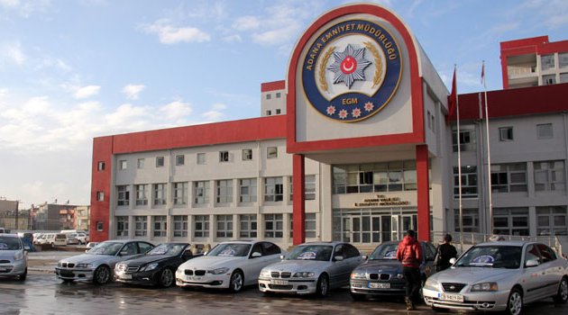 Çalıntı arabalar emniyet bahçesinde sergilendi