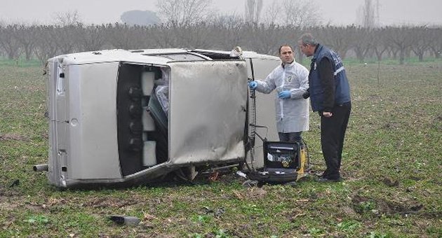 Çalıntı otomobil takla attı: 2 yaralı
