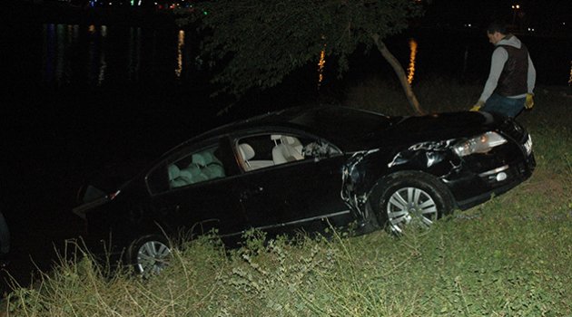 Çalıntı otomobille göle uçtu
