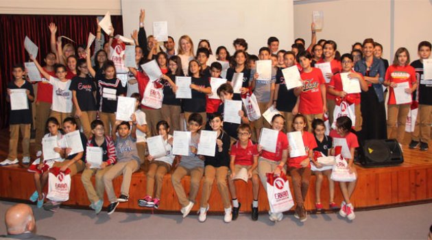 Cambrıdge sınavını geçip diplomalarını aldılar