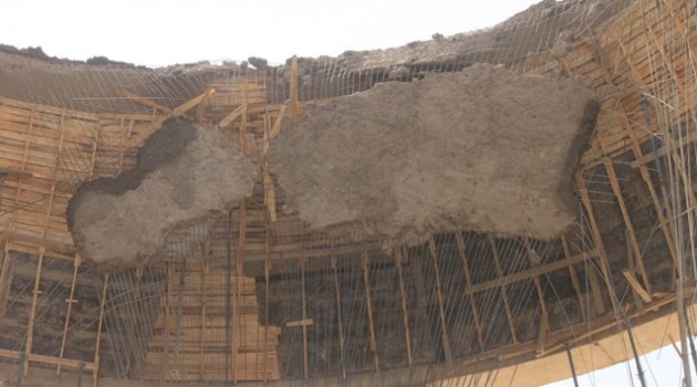 Cami kubbesi çöktü: 6 yaralı