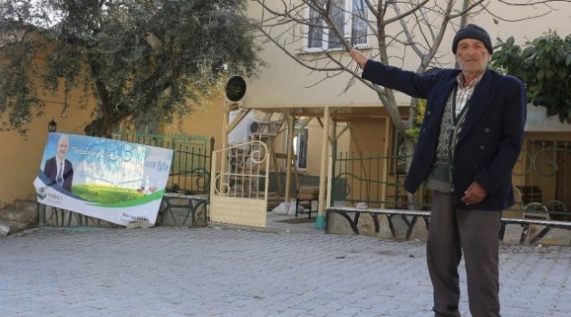 Camide  4 aydır  ezan  okunmuyor