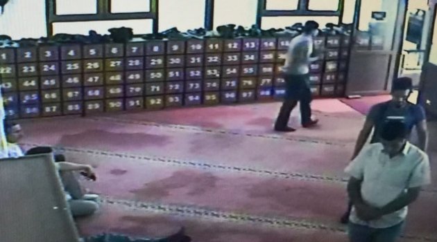 Camide hırsızlık güvenlik kamerasında