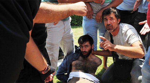 Camideki eylemcinin üzerinden el yapımı bomba çıktı