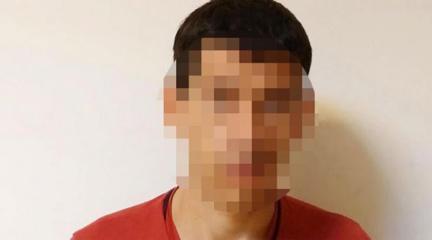 Camiden hırsızlık yaptıktan sonra dua etti