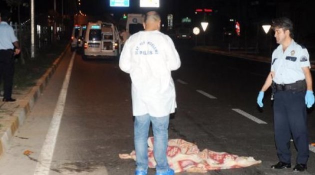 Çarptı kaçtı, arkadan gelenler ezdi