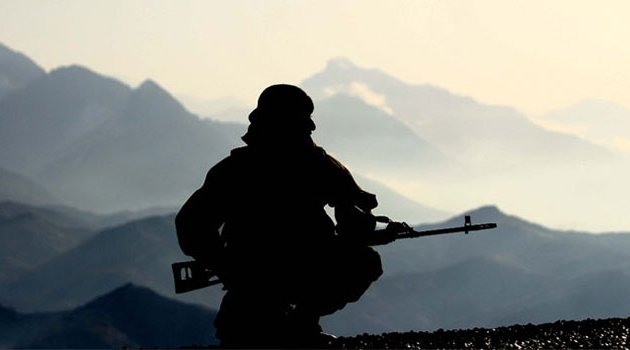 Çatışma: 1 korucu ve 4 asker yaralandı