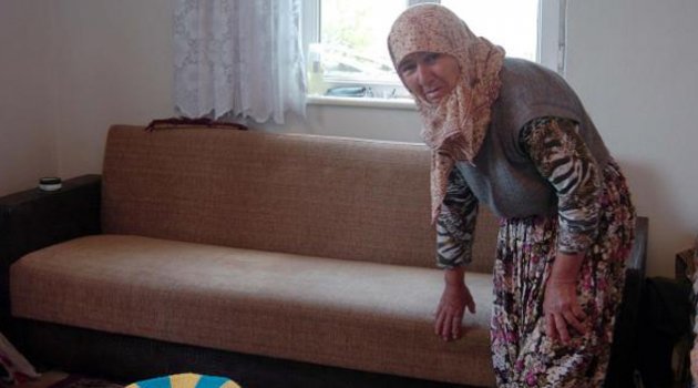 Çekyat içinde sakladığı altınlar, güpegündüz çalındı