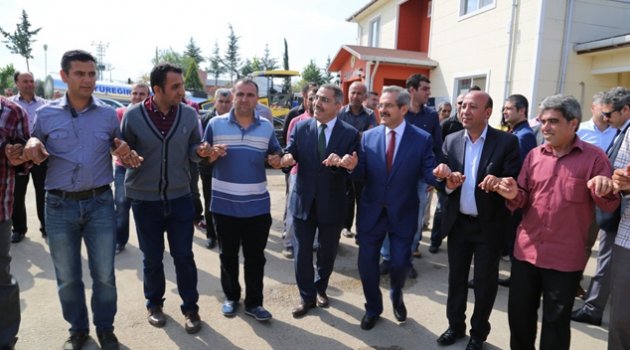 Çelikcan 1 Mayıs’ı işçilerle halay çekerek kutladı