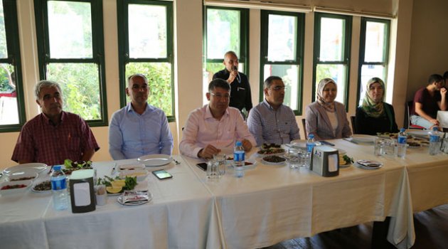 Çelikcan Ak Parti Yüreğir teşkilatı ile yemekte buluştu