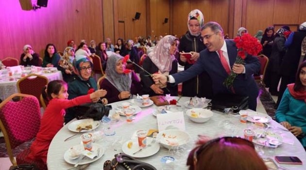 Çelikcan Ak Partili kadınlarla buluştu