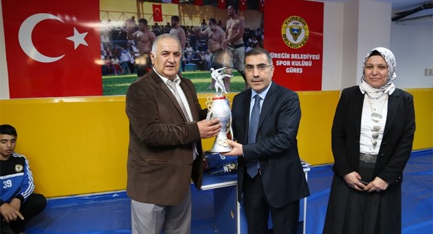 Çelikcan’dan güreş takımına destek