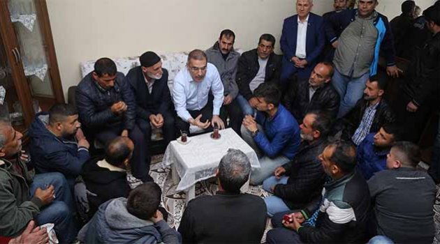 Çelikcan vatandaşların taleplerini dinliyor