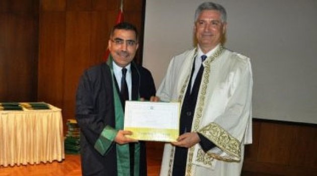 Çelikcan Yüksek Lisans diplomasını aldı