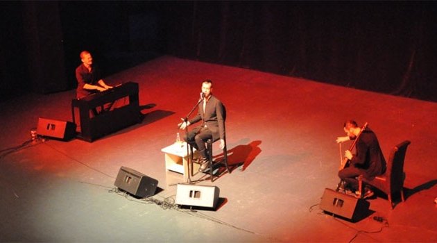 Cem Adrian, hayranlarına unutulmaz bir gece yaşattı