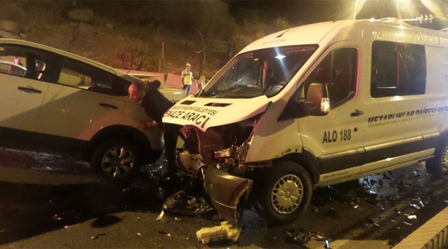 Cenaze aracıyla otomobil çarpıştı: 1 ölü, 1 yaralı