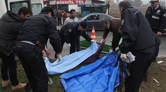 Cenazeye giden anne ve oğlu kazada öldü