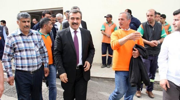 Çetin temizlik işçilerini ziyaret etti
