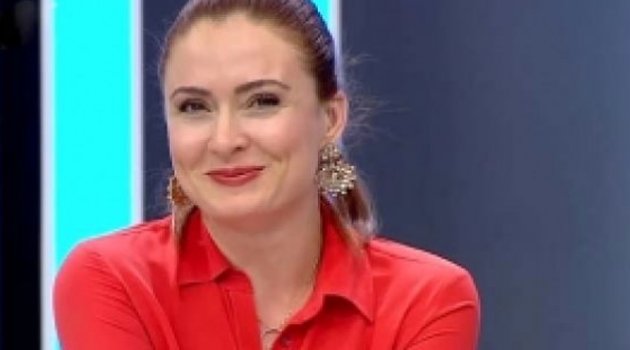 Ceyda Düvenci 1 Mayıs'la İlgili Paylaşım Yapınca Tepki Aldı