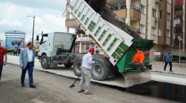 Ceyhan’da asfalt çalışmaları başladı
