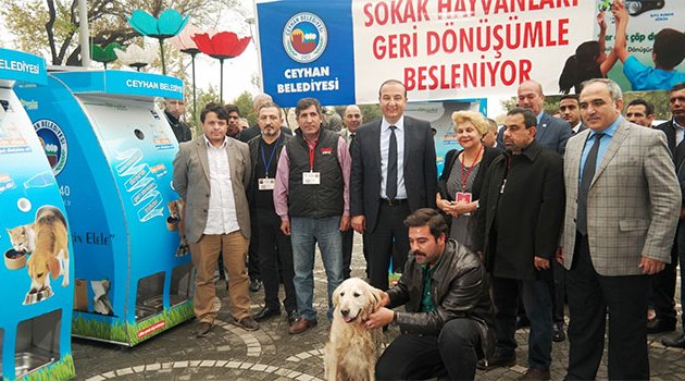 Ceyhan’da sokak hayvanları geri dönüşümle besleniyor